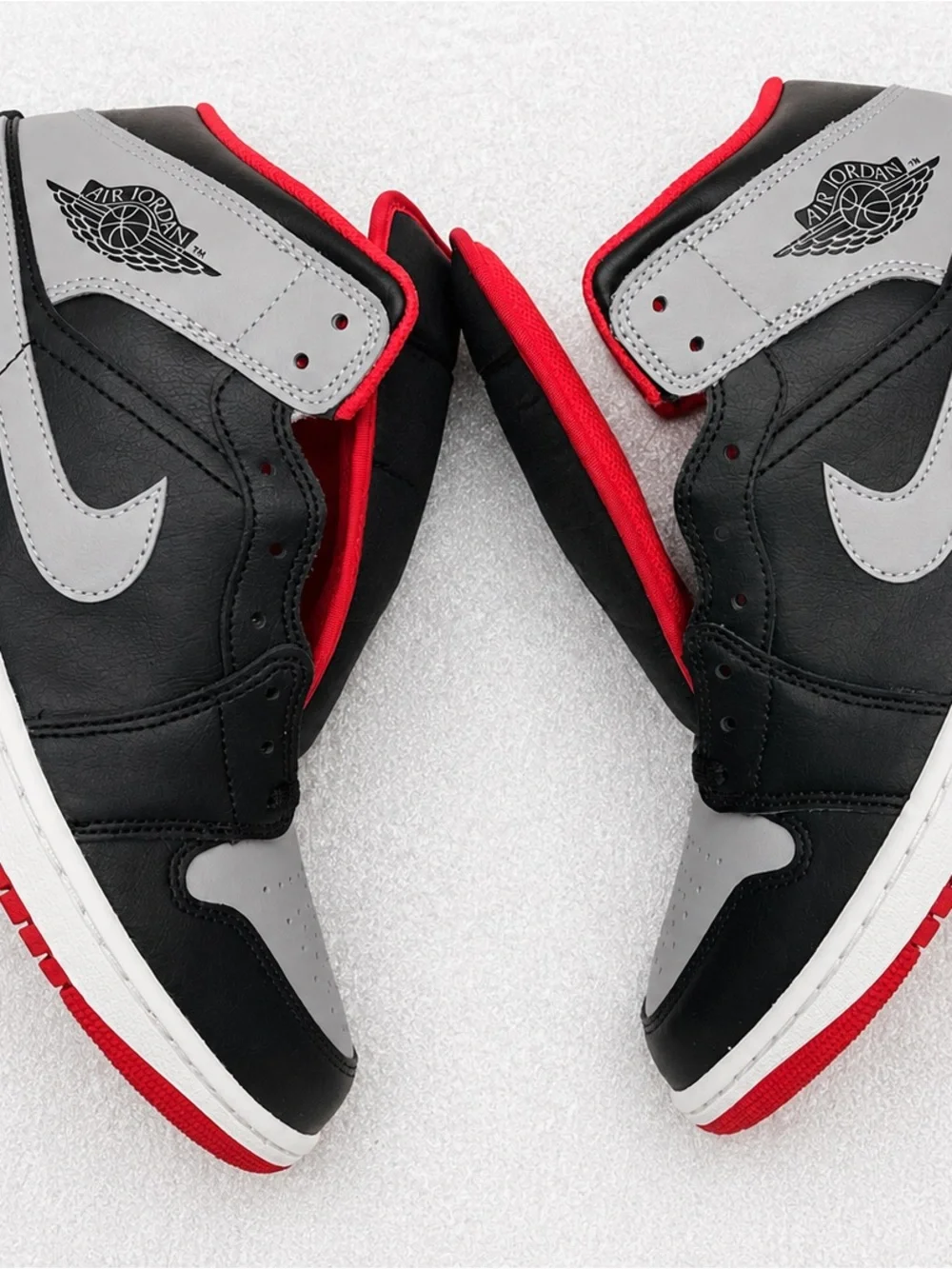 Air Jordan 1 Mid Bred Shadow- Black/Gray/Red Mens Size 11 Brand New